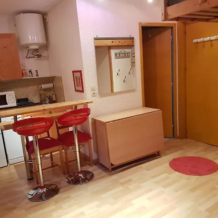 Apartment Chaleureux Aux Pieds Des Pistes De Des Glovettes *